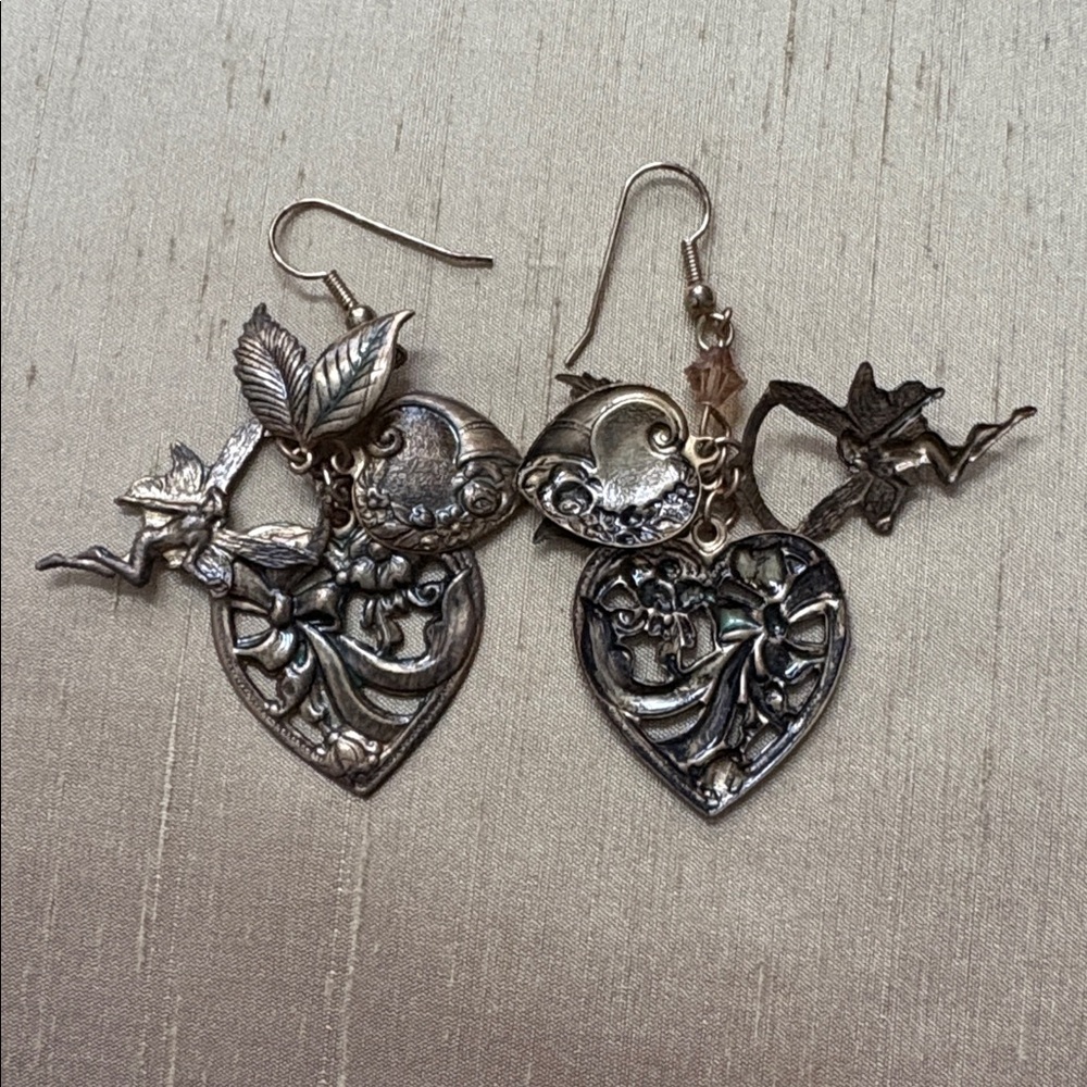 Elegant Gold Heart Leaf dangling Earrings - Picture 6 of 7